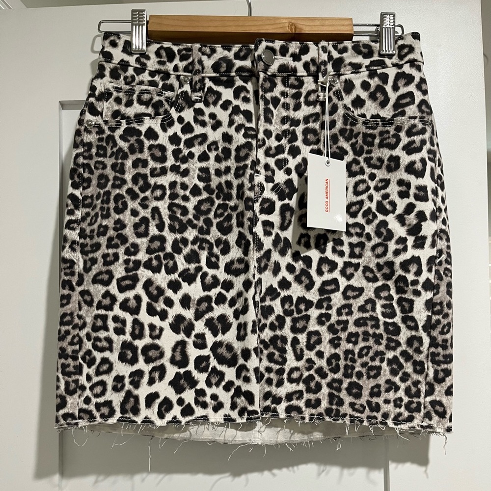 Good American leopard denim skirt